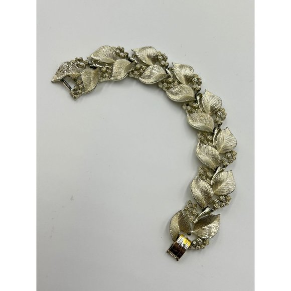 Vintage Signed LISNER Wide Gold Tone Bracelet Leaves Designed Brushed Textured - Picture 2 of 7